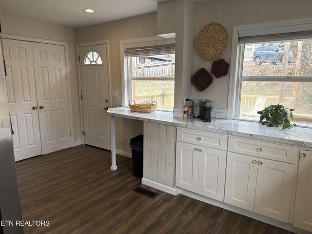 618 Pennsylvania Ave, Oak Ridge, TN 37830