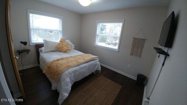 618 Pennsylvania Ave, Oak Ridge, TN 37830