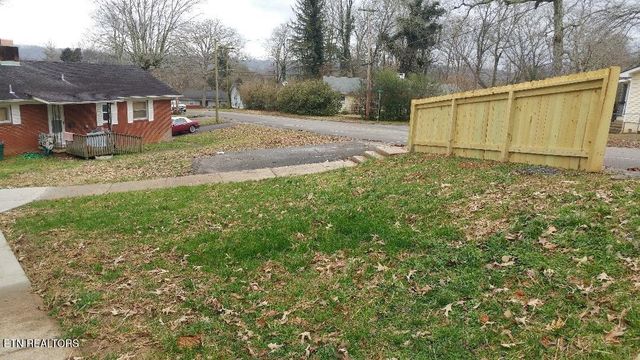 618 Pennsylvania Ave, Oak Ridge, TN 37830