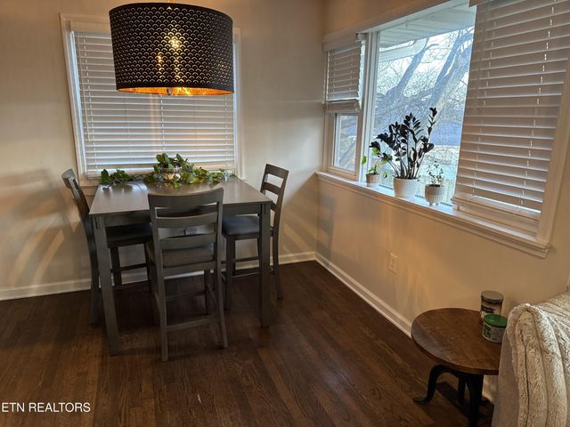 618 Pennsylvania Ave, Oak Ridge, TN 37830