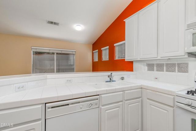 9817 Cinderella Avenue, Bakersfield, CA 93311
