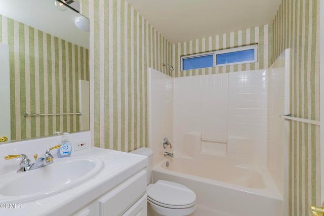 9817 Cinderella Avenue, Bakersfield, CA 93311