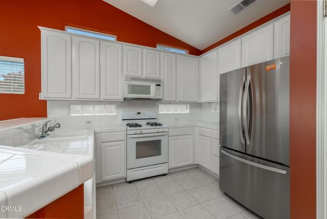 9817 Cinderella Avenue, Bakersfield, CA 93311