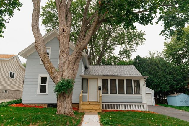 237 Waverly PLACE, Waukesha, WI 53186
