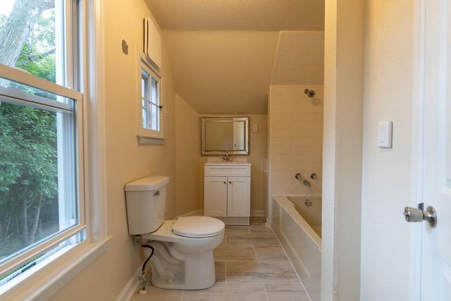 237 Waverly PLACE, Waukesha, WI 53186