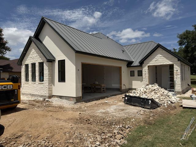 114 Meadowlakes DR, Meadowlakes, TX 78654