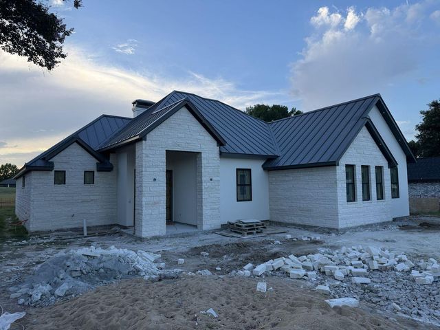 114 Meadowlakes DR, Meadowlakes, TX 78654