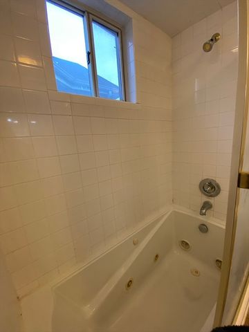 200 Hyde Park Ave. 3, Boston, MA 02130