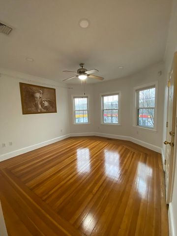 200 Hyde Park Ave. 3, Boston, MA 02130
