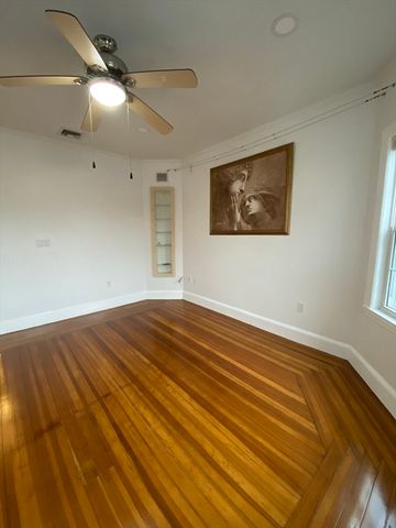 200 Hyde Park Ave. 3, Boston, MA 02130