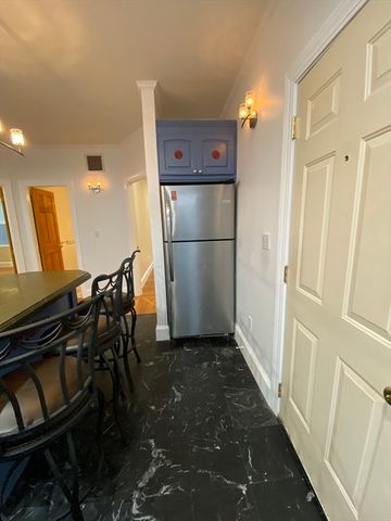 200 Hyde Park Ave. 3, Boston, MA 02130
