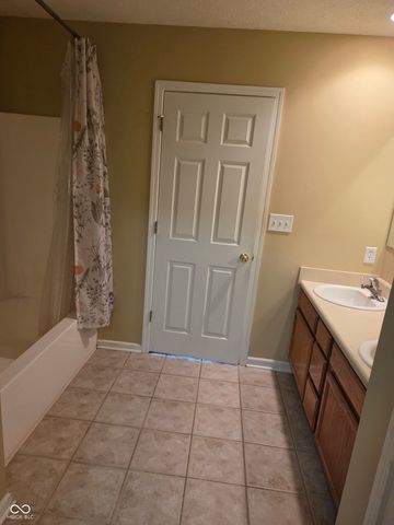 7440 Oakview Drive, Avon, IN 46123