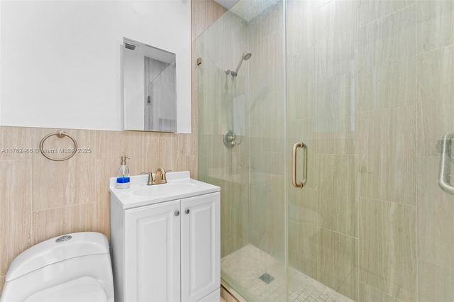 729 W 50th Pl, Hialeah, FL 33012