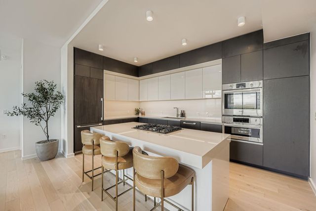 313 W 17th ST 1404, Austin, TX 78701