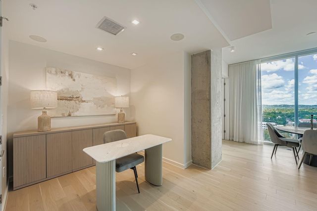 313 W 17th ST 1404, Austin, TX 78701