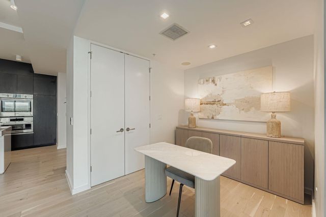 313 W 17th ST 1404, Austin, TX 78701