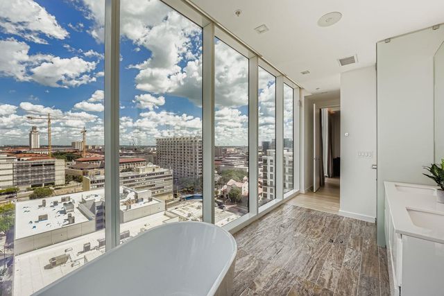 313 W 17th ST 1404, Austin, TX 78701