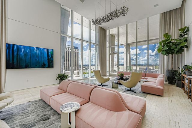 313 W 17th ST 1404, Austin, TX 78701