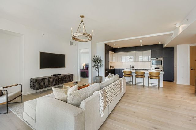 313 W 17th ST 1404, Austin, TX 78701