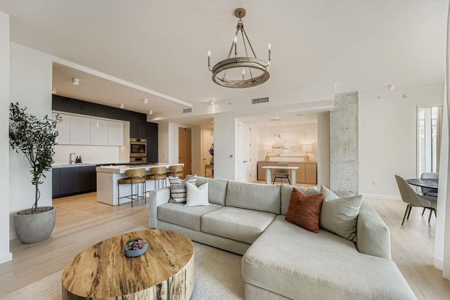 313 W 17th ST 1404, Austin, TX 78701