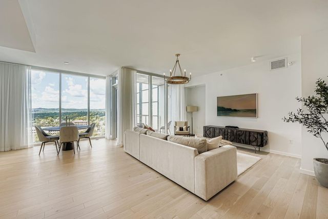 313 W 17th ST 1404, Austin, TX 78701