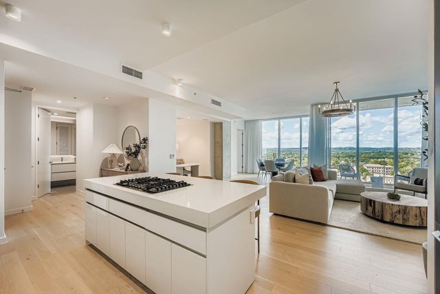 313 W 17th ST 1404, Austin, TX 78701