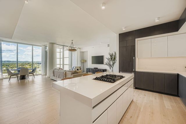 313 W 17th ST 1404, Austin, TX 78701