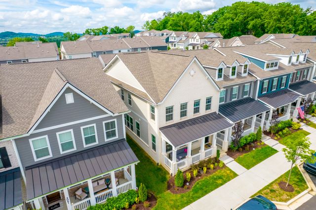 2067 Braidwood Ln, Franklin, TN 37064