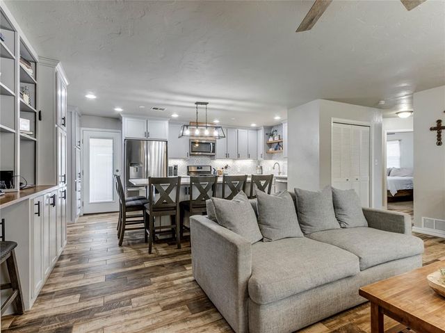 8225 NW 38th Terrace, Bethany, OK 73008