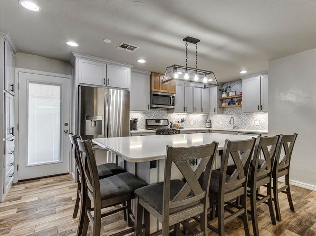 8225 NW 38th Terrace, Bethany, OK 73008