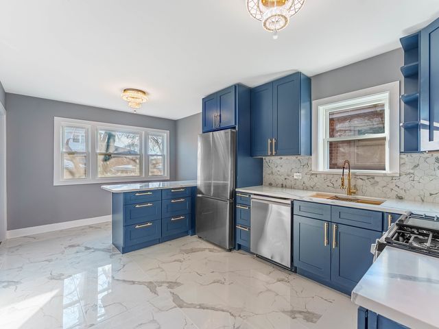 3053 W 77th Street, Chicago, IL 60652