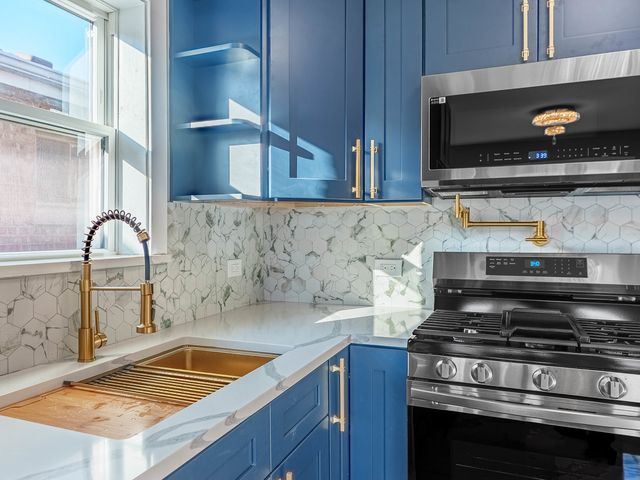 3053 W 77th Street, Chicago, IL 60652