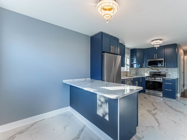 3053 W 77th Street, Chicago, IL 60652