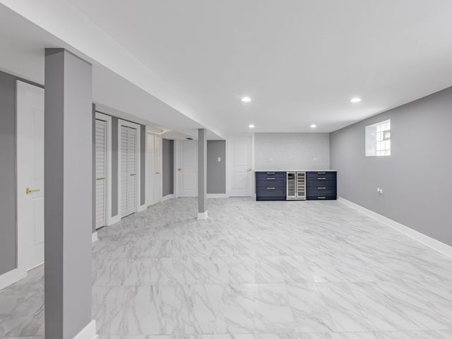 3053 W 77th Street, Chicago, IL 60652