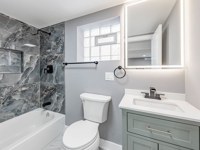 3053 W 77th Street, Chicago, IL 60652