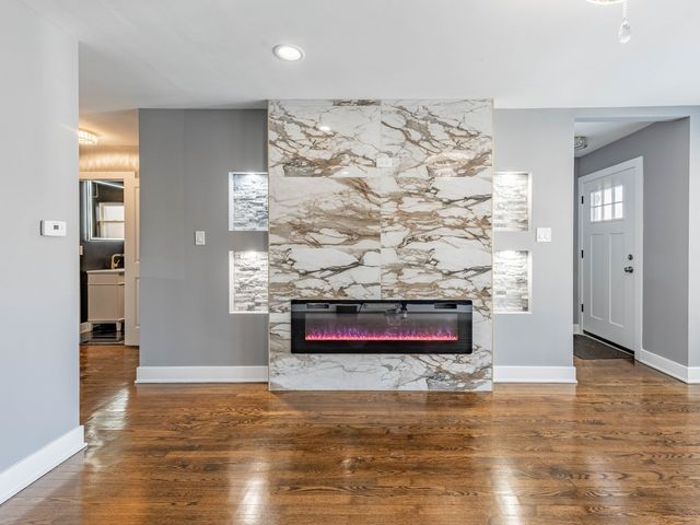 3053 W 77th Street, Chicago, IL 60652