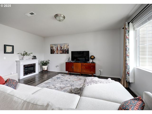 2170 Se 16TH St, Gresham, OR 97080