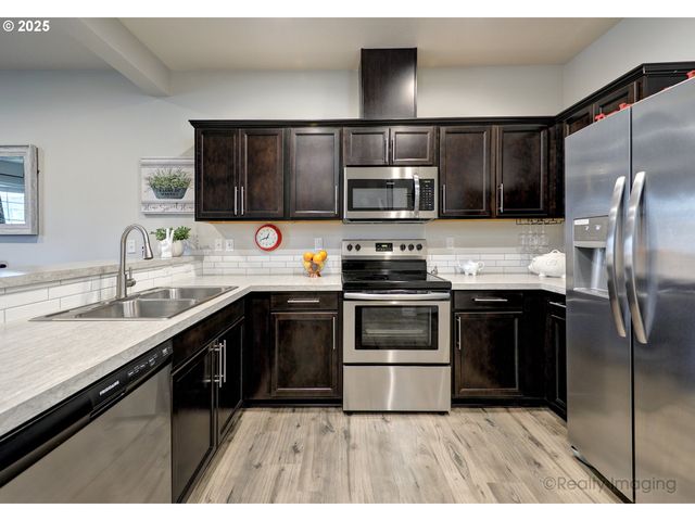 2170 Se 16TH St, Gresham, OR 97080