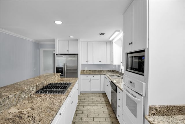 213 Magnolia Ave, St Simons Island, GA 31522