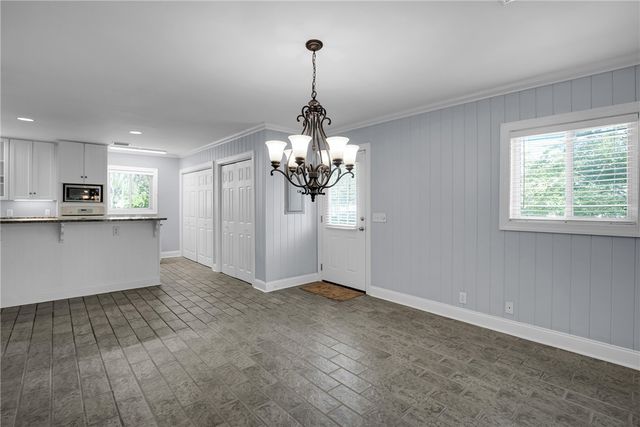 213 Magnolia Ave, St Simons Island, GA 31522