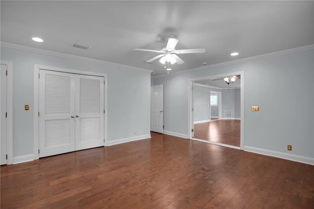 213 Magnolia Ave, St Simons Island, GA 31522