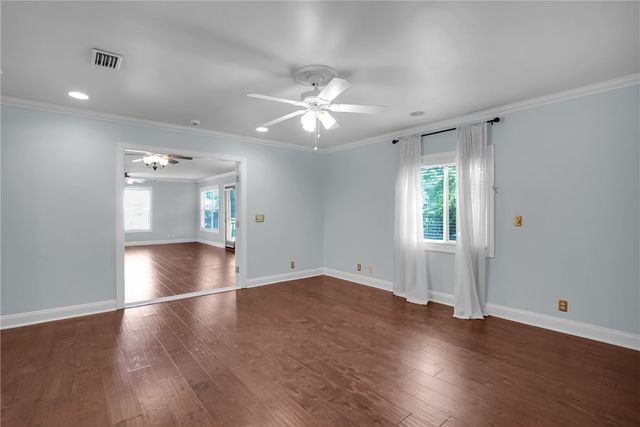 213 Magnolia Ave, St Simons Island, GA 31522