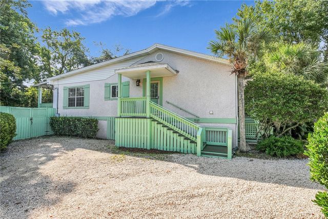 213 Magnolia Ave, St Simons Island, GA 31522