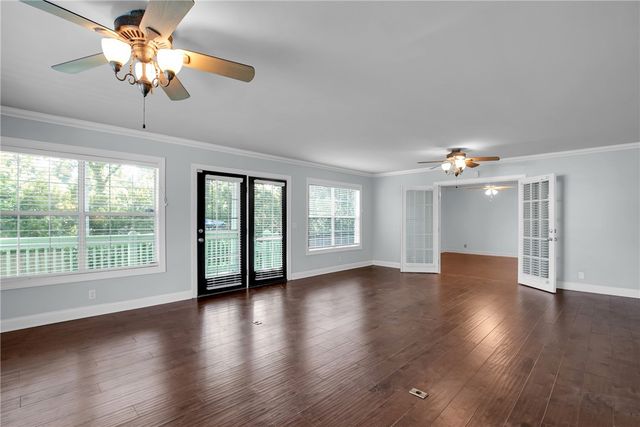 213 Magnolia Ave, St Simons Island, GA 31522