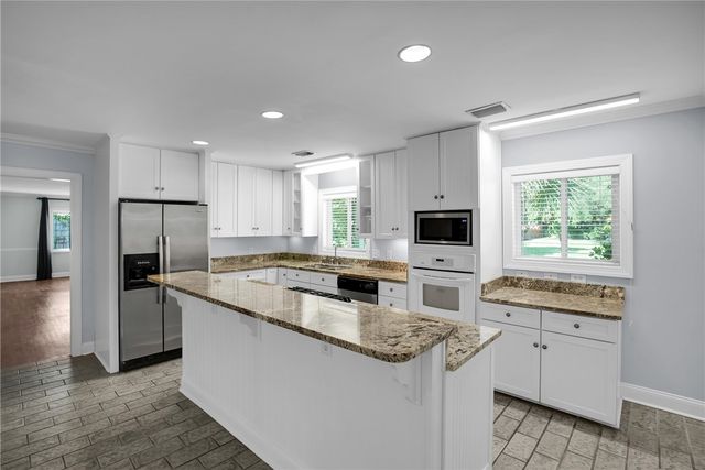 213 Magnolia Ave, St Simons Island, GA 31522