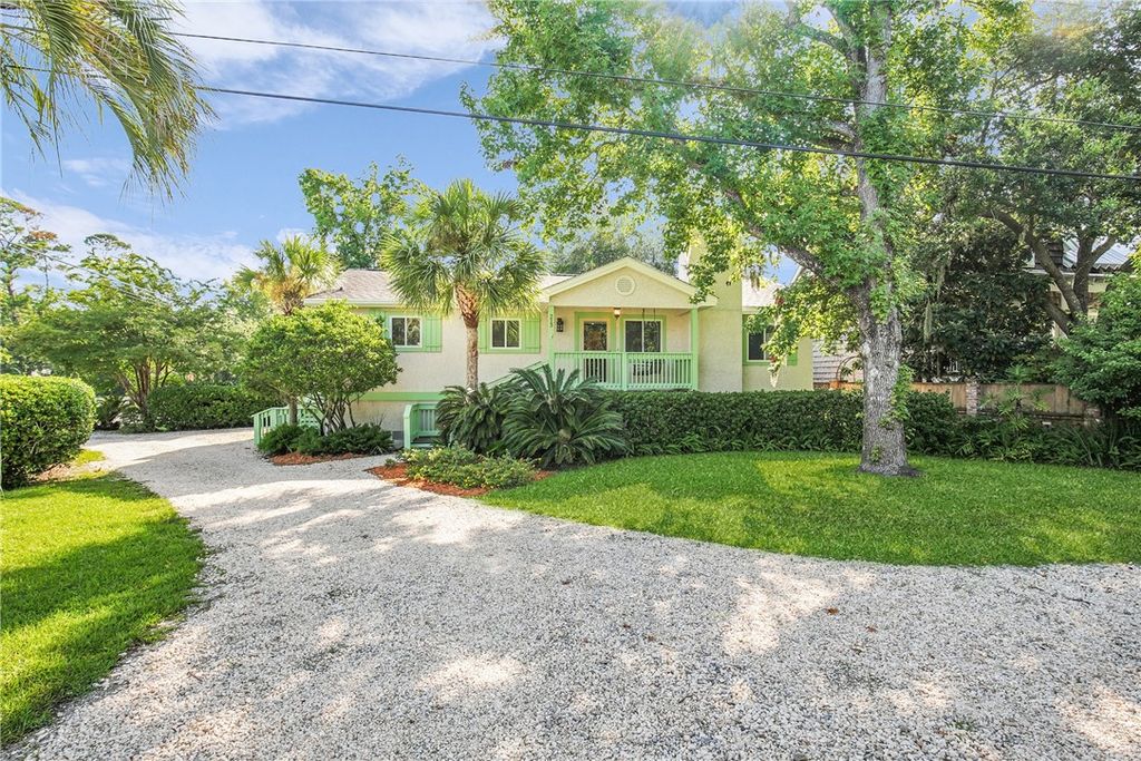 213 Magnolia Ave, St Simons Island, GA 31522