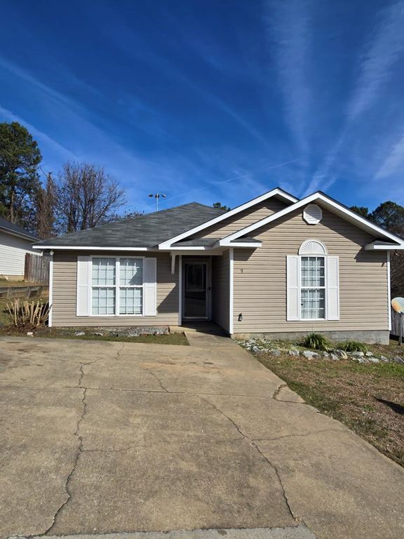 9 Lexington Circle, Phenix City, AL 36869
