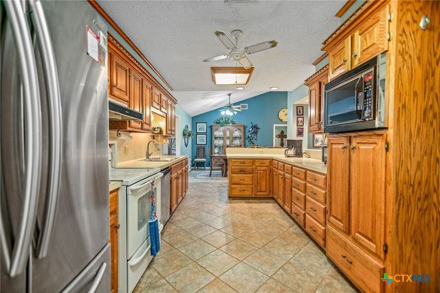 540 Royal Road, Port Lavaca, TX 77979