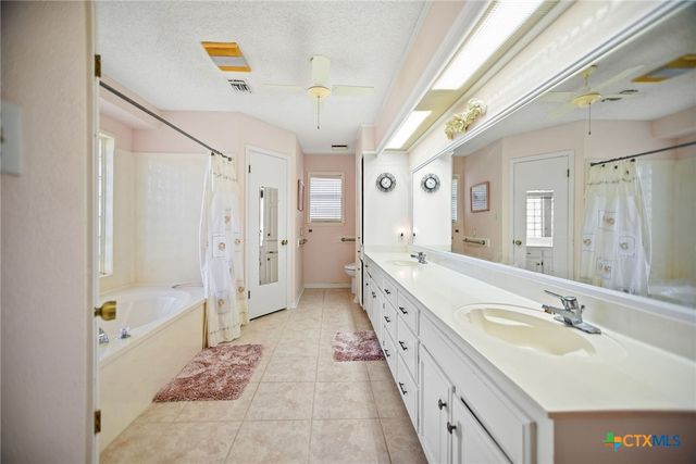 540 Royal Road, Port Lavaca, TX 77979