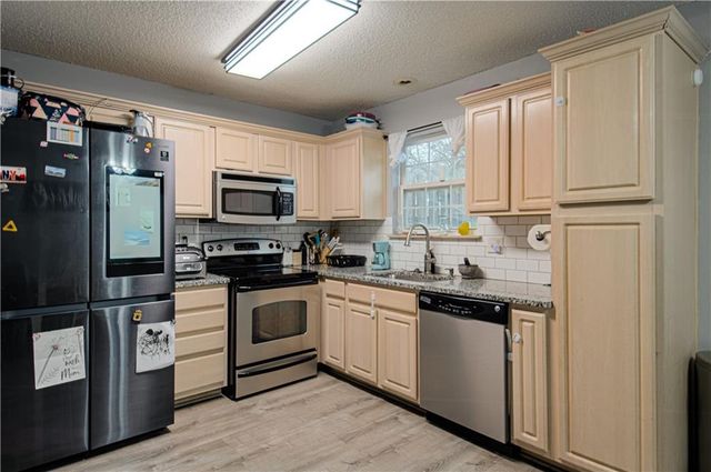 10631 E 46th Terrace, Kansas City, MO 64133